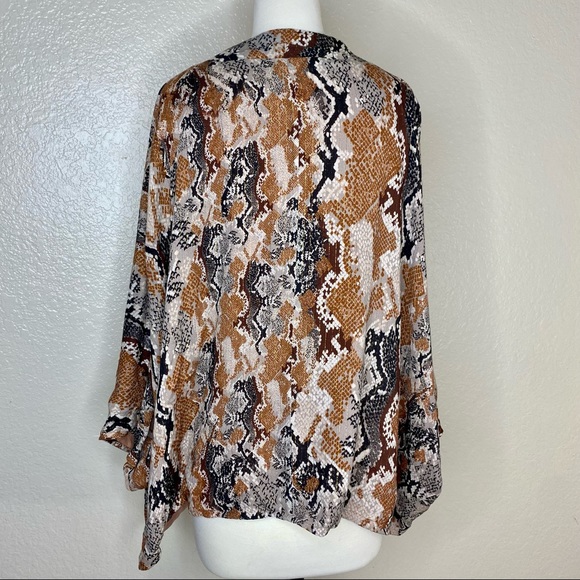 NWT BTFL-life Reptile Print blouse top size L - Picture 3 of 4